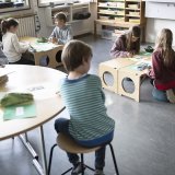 Le développement de la stratégie pour la petite enfance dans le canton de Fribourg constitue un jalon significatif dans la reconnaissance de l'importance des premières années de vie (photo d'illustration). KEYSTONE/CHRISTIAN BEUTLER